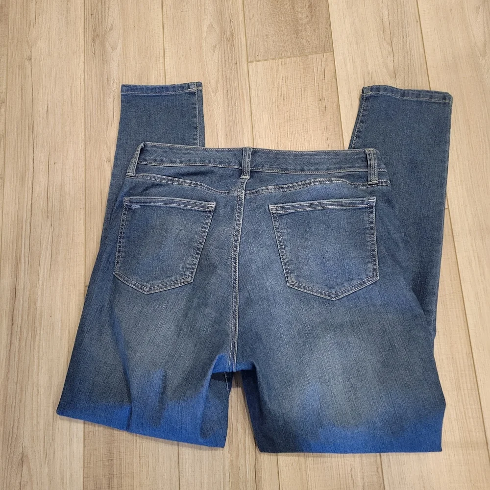 STYLE & CO. WOMEN'S CURVY SKINNY LEG  DISTRESSED JEANS SIZE 10